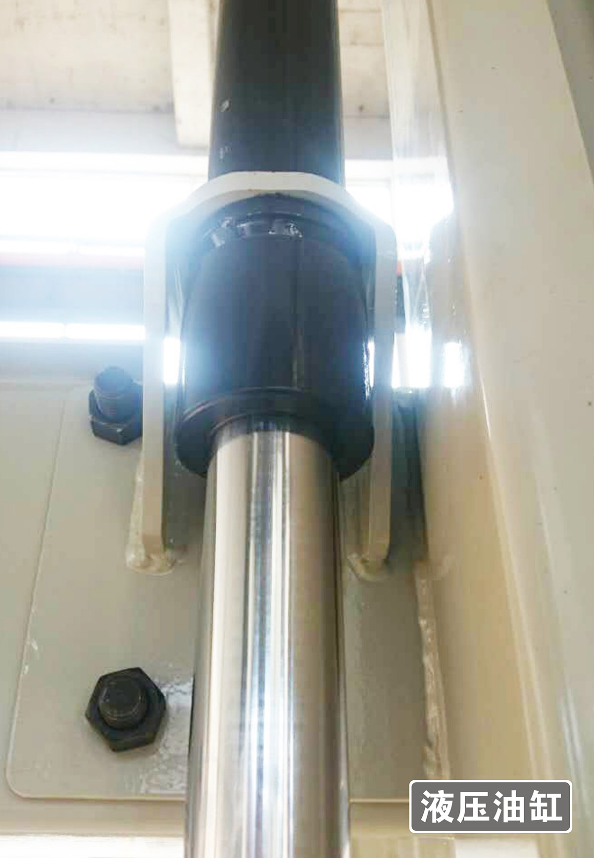 机械立体车库PJS两柱简易升降立体停车液压油缸.jpg